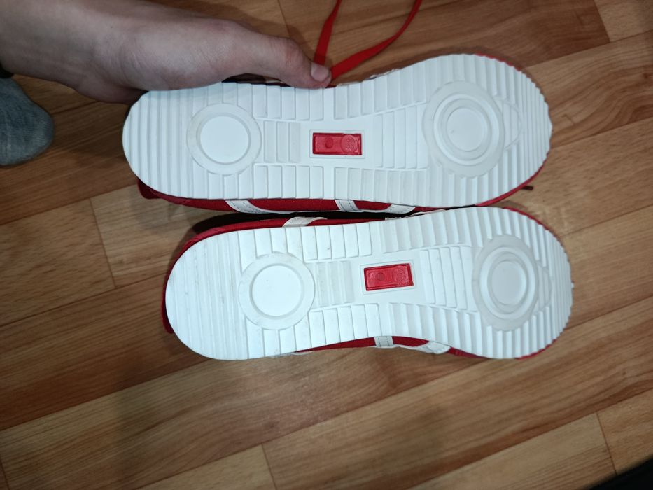 Продам кроссовки асикс новые