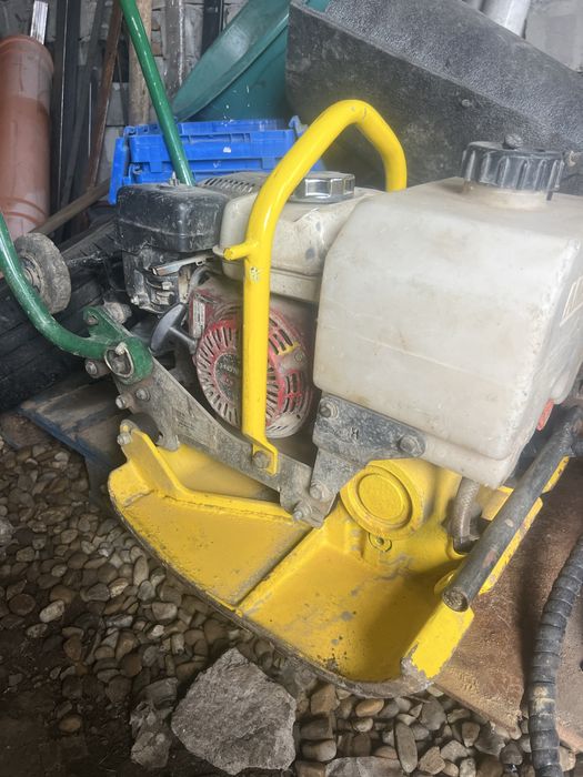 Inchiriez mai compactor, placa compactoare , picamer ,