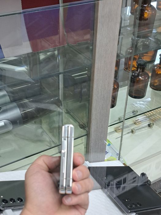 Samsung Z Flip5 xotirasi 8/256 Gb