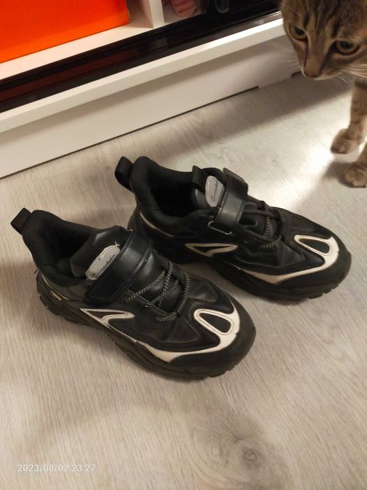 Кроссовки размер 33-34