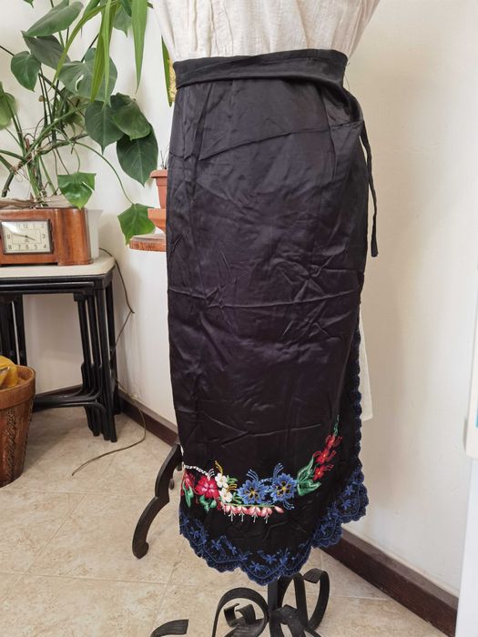 Автентична Официална Престилка от Народна Носия с Ръчна Бродерия