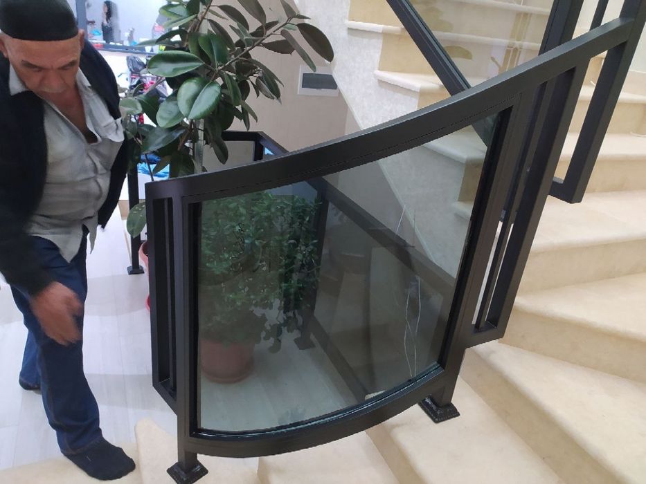 Стеклянные перила, металлические жалюзи решетки навесы из лексана