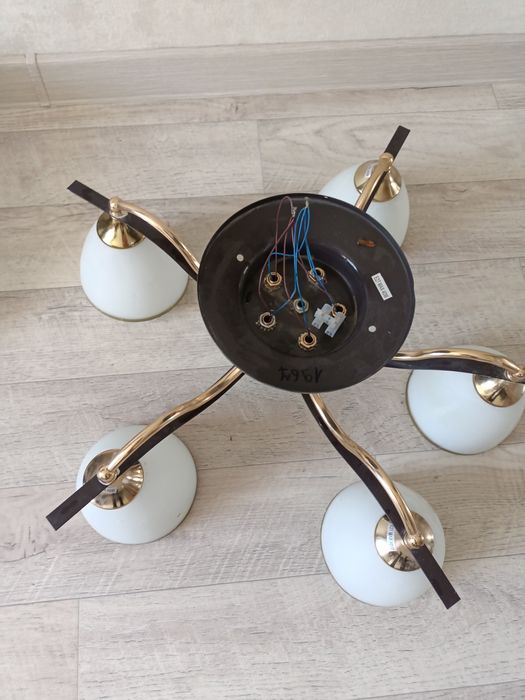 Продам  люстру в отличном состоянии