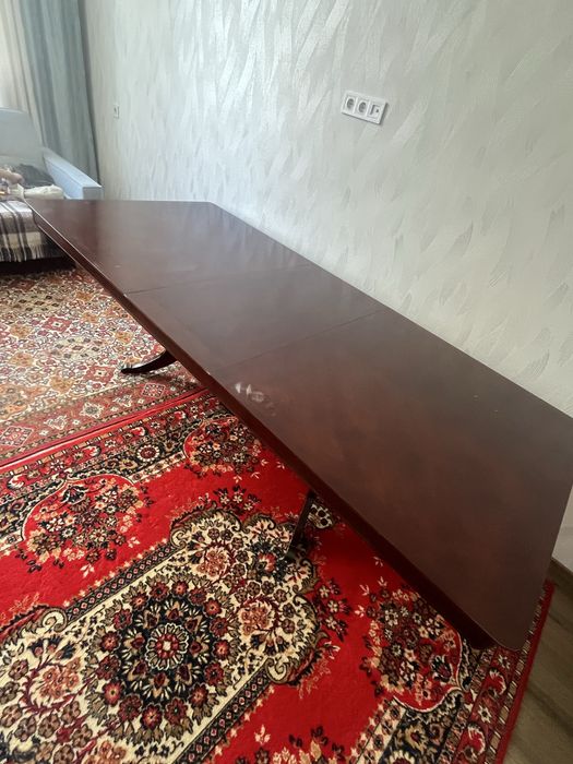 Продам стол в гостинную