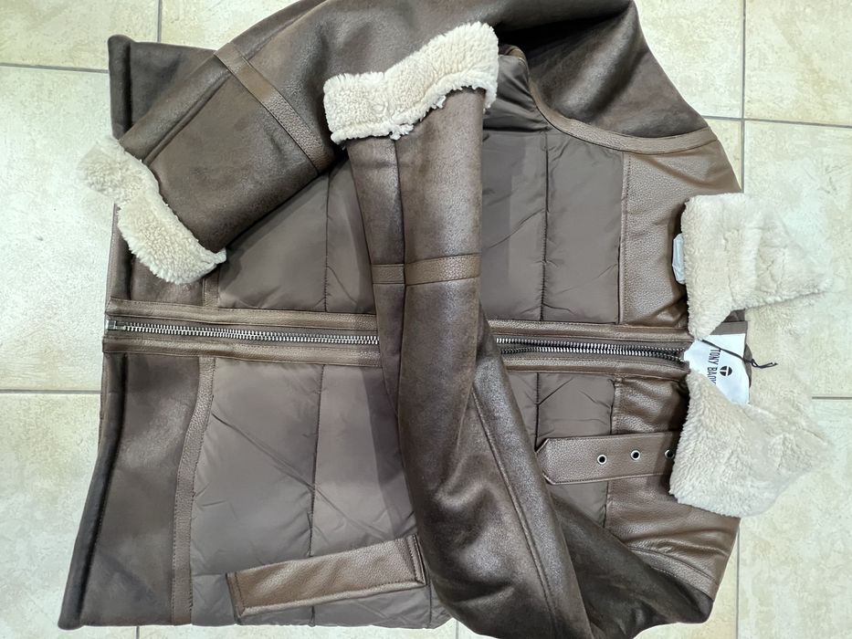 Зимно яке с пухена яка . Налично в размери S M иXL