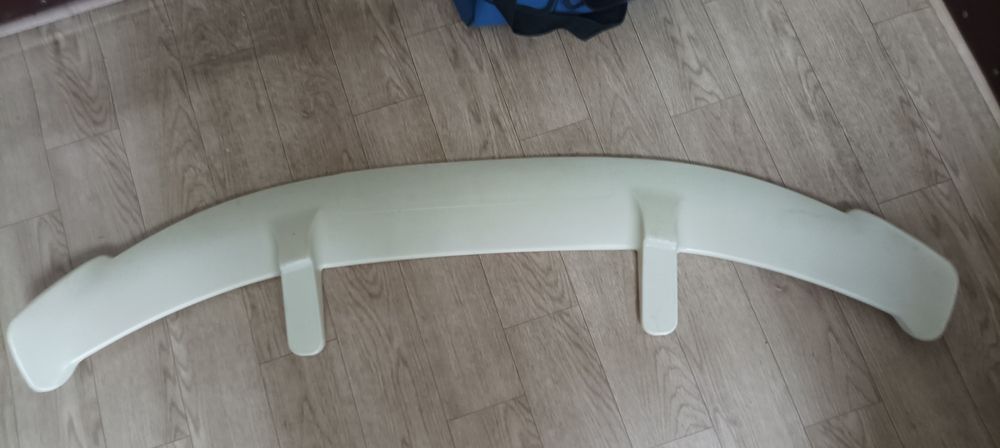 Продам два спойлера на Митсубиси рвр 1 поколения... Универсальный.