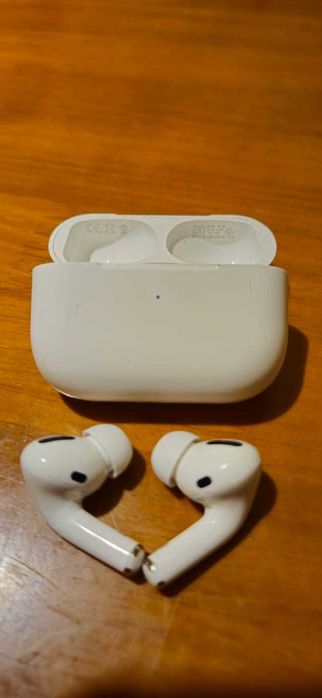 Apple AirPods (2-го поколения)