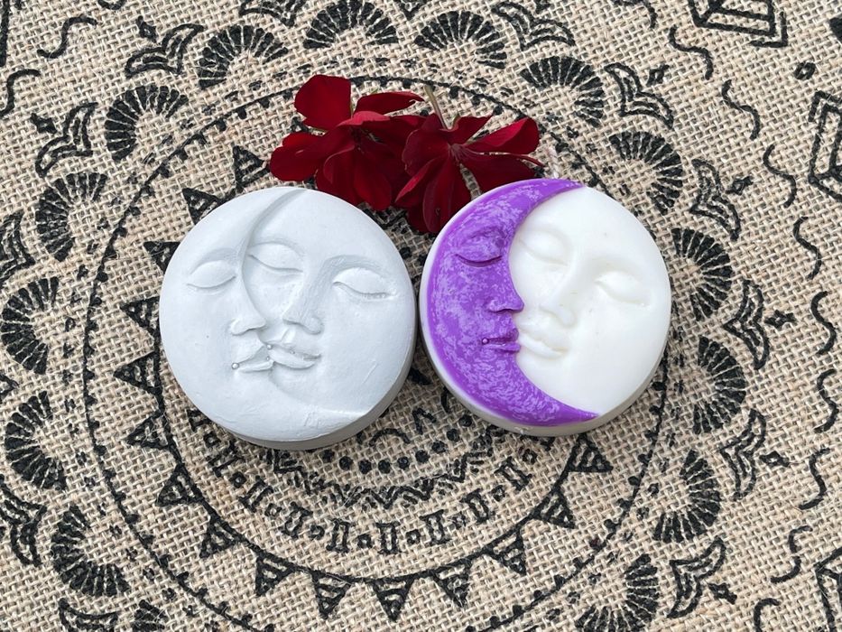 Lumânare parfumată luna cu soare marturii handmade ipsos