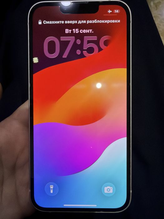 Продам iPhone 13 128GB — отличное состояние