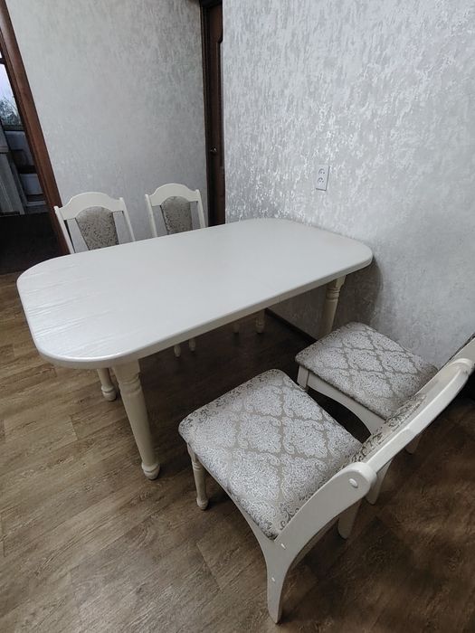 Продам стол обеденный