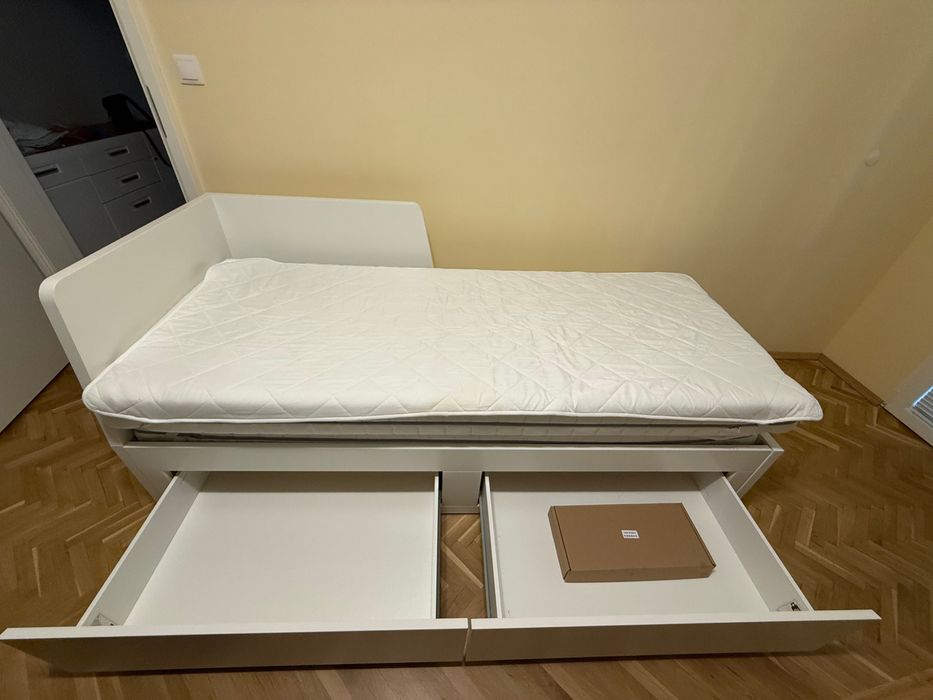 Чисто ново легло с два матрака