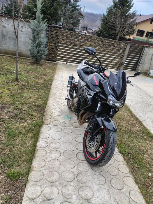 Vând Kawasaki  Z 750. an 2005 .