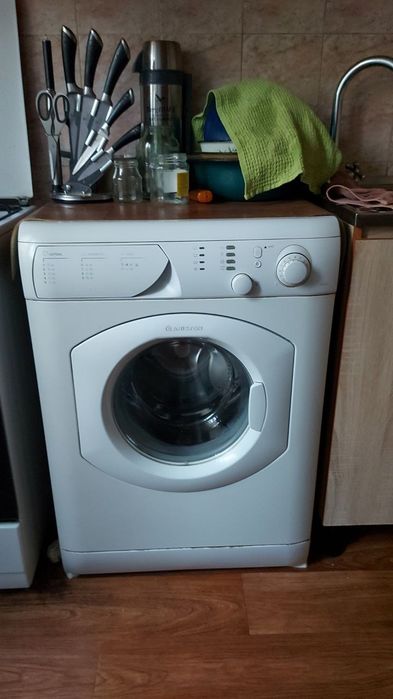 Продам стиральную машину Аристон.