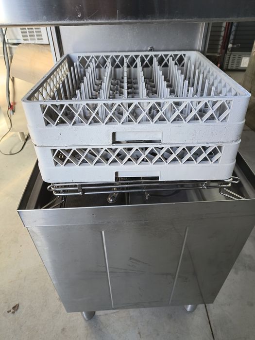 Конзолна съдомиялна ,,Smeg " -- 2022 година