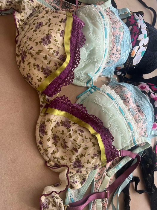 Сутиени 75 и 80 В