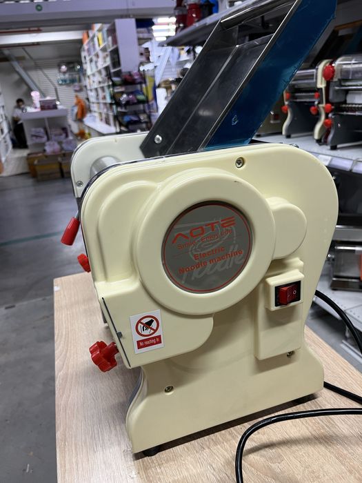 Тестораскатка /лапшарезка / нан жаятын аппарат