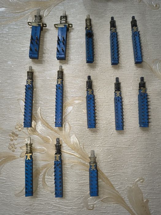 Различные кнопки и разъёмы