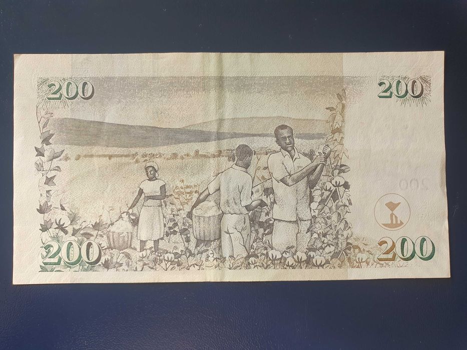 Лот шилинги Кения 2010 год.