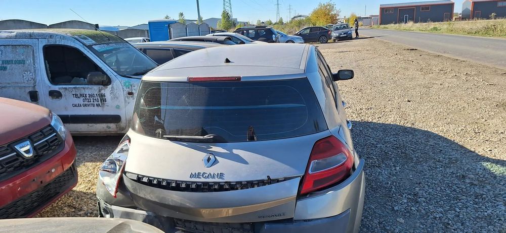 dezmembrez renault megane 2
