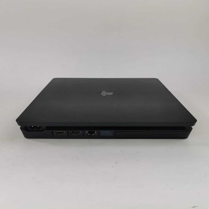 PS4 500GB + 2 Контролера + GTA V + FC 24 + UFC 3