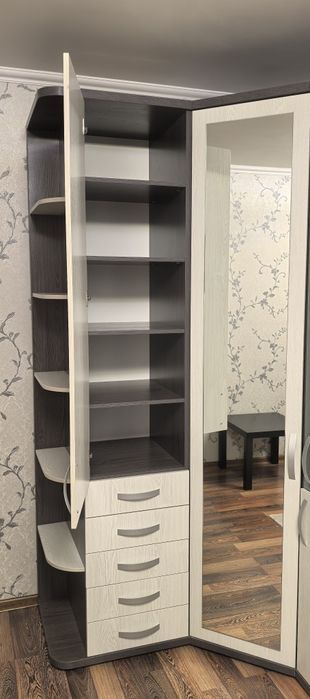 Продам шкаф угловой в идеальном состоянии