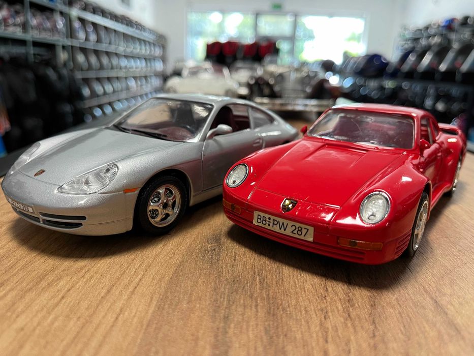 Метална колекционерска количка модел PORSCHE 911и 959 мащаб 1:24