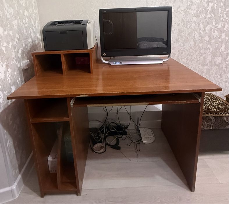 Стол для компьютера