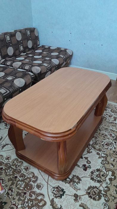 Стол журнальный на колесах