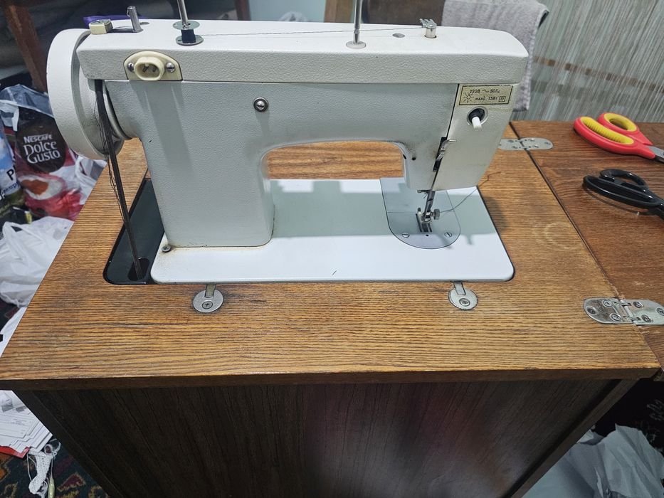 Швейная машина чайка 142м