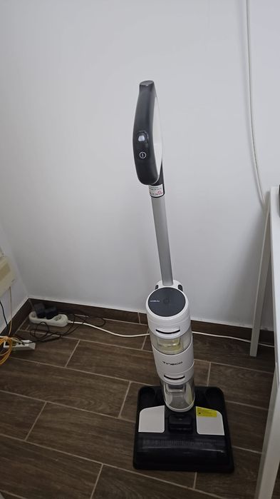Aspirator vertical cu spalare Tineco