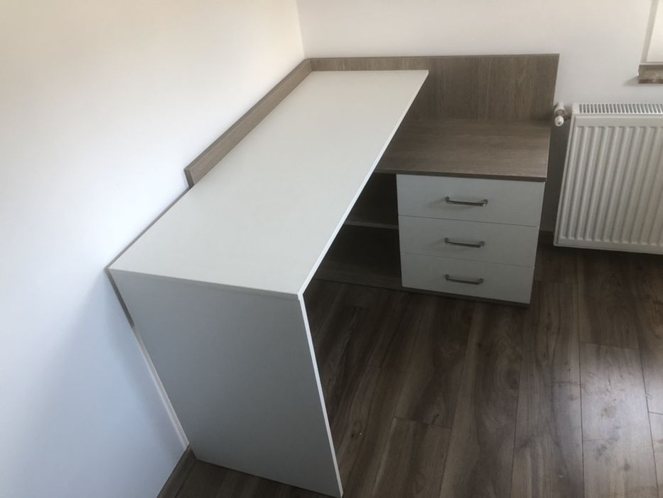 Vând    birou    Nou