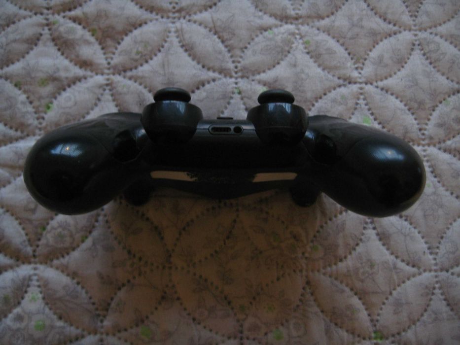 Продавам оригинален контролер за PS4