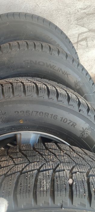 Продам липучки Triangle  225/70 R16