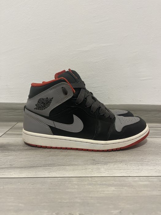 Jordan 1 mid “Bred shadow”