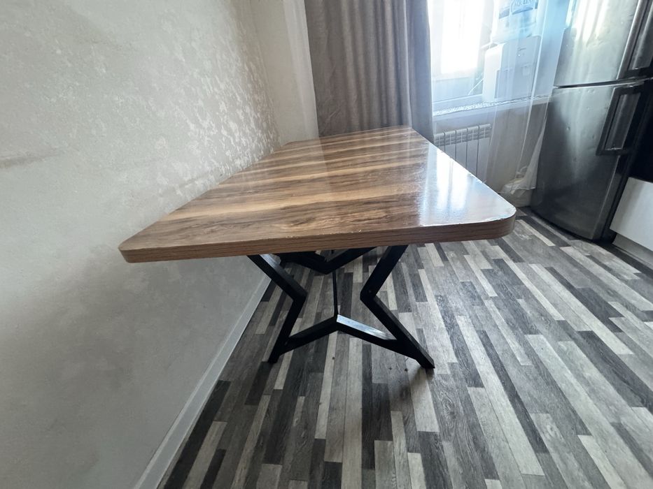 Продам стол в хорошем состоянии