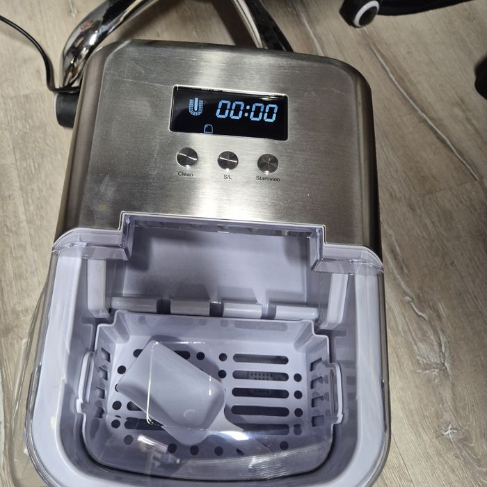 Промо Цена!Ледогенератор  с /LCD /дисплей и   сапочистваща се функция.