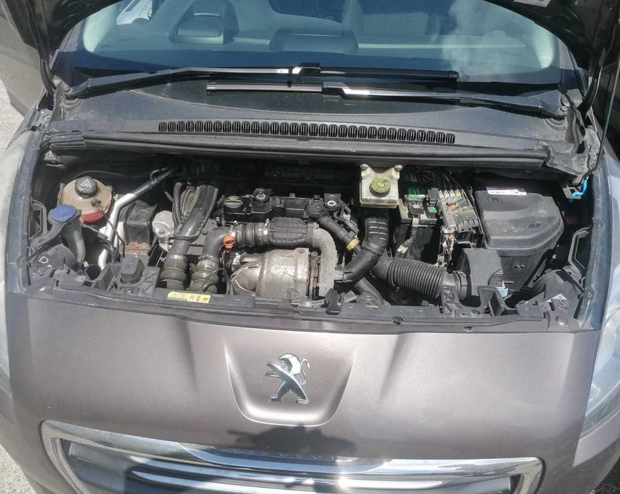 Dezmembrez Peugeot 5008 facelift 1.6 HDI 2015
