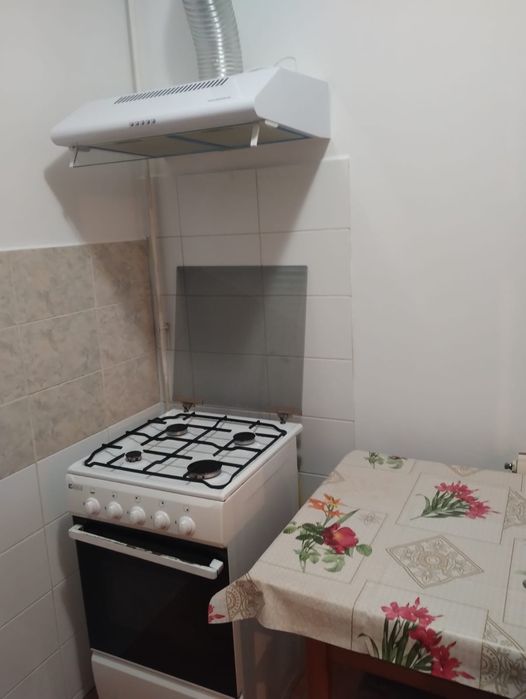 Închiriez garsonieră