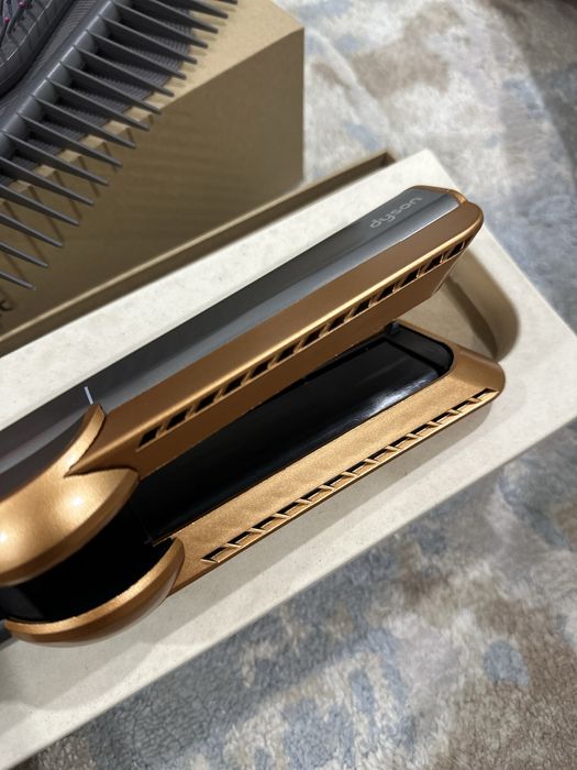 Выпрямитель для волос Dyson Airstrait