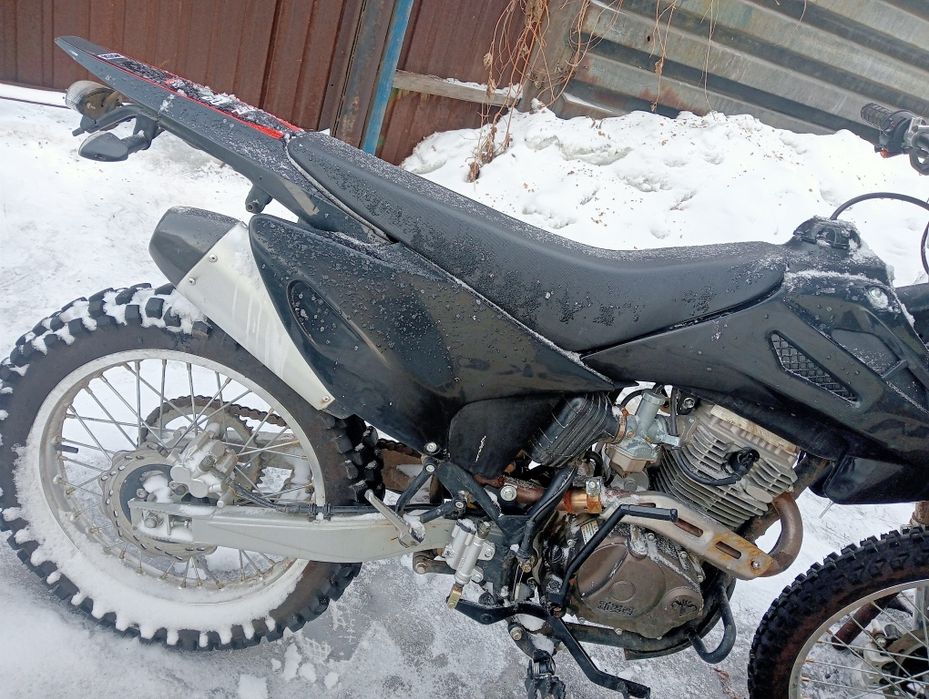 Продам мотоцикл эндуро 250 куб