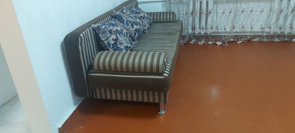 Диван в хорошем состоянии