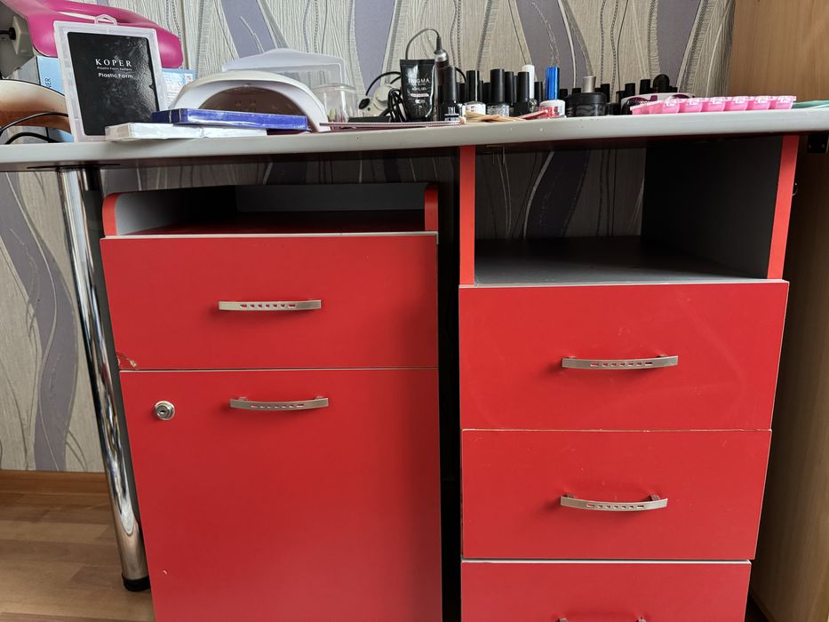 Продам маникюрный стол в наборе