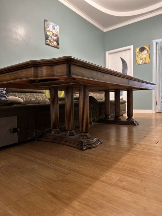 Продам шикарный стол и 6 стульев