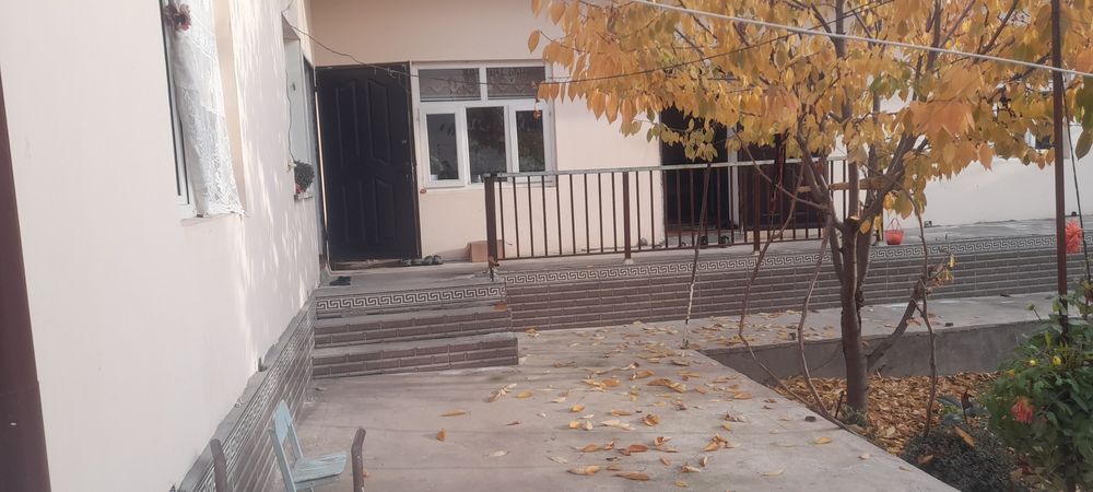 Uy sotiladi shahardan 10 daqiqalik