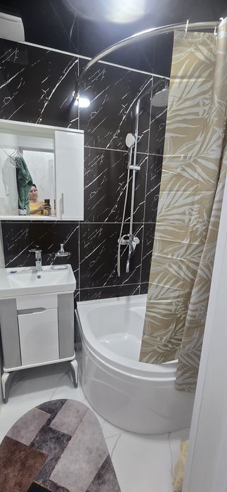 Сдаётся новая 1 ком квартира на 4 этаже,газ нету,ор:7 мкр,