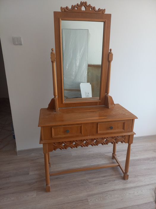 Vând masuta machiaj