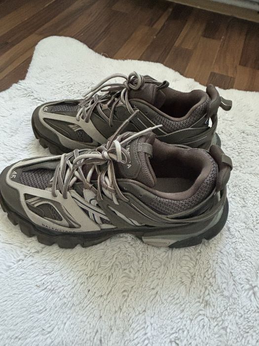 Balenciaga track 45