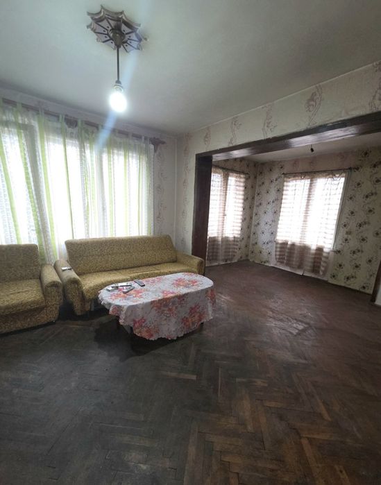 Продава се Тристаен апартамент в Кюстендил, Център - 100 кв.м за 1300 €/кв.м - Снимка #2