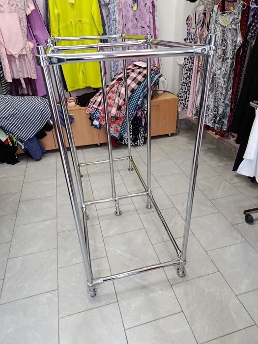 Продам вешалку напольную