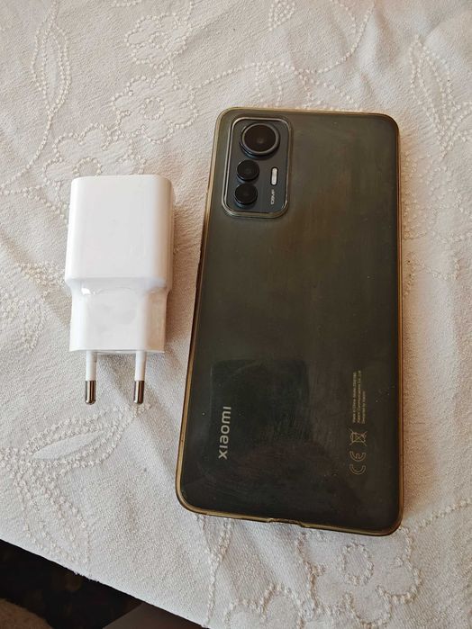 Смартфони Xiaomi 12 Lite и Motorola One Macro